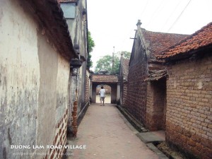 Duong Lam roads village