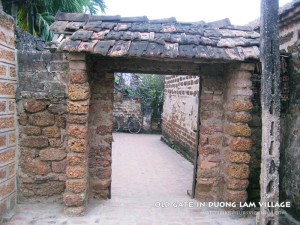 a lot of old gate in Duong lam village